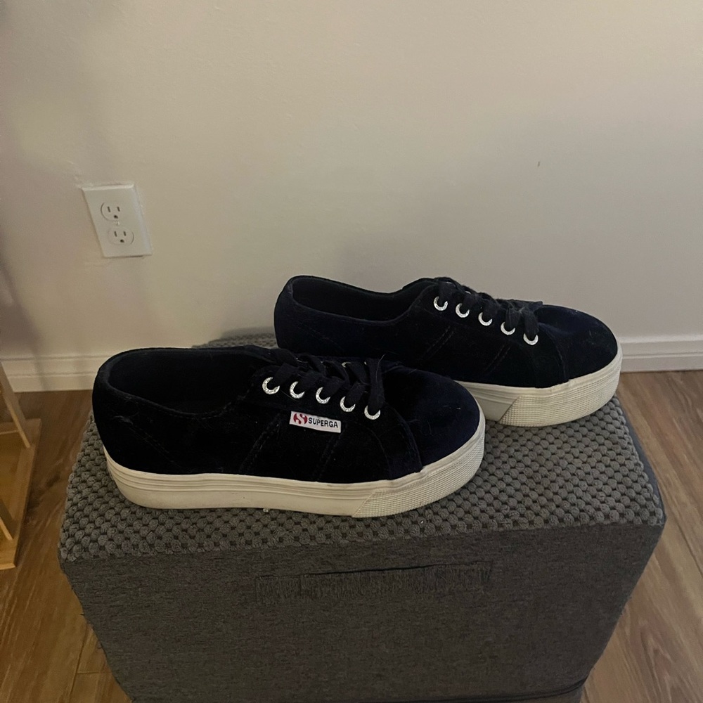 Superga Women’s Navy Velvet Platform Sneaker Sz 35